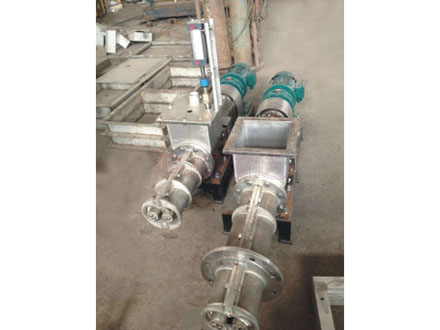 小（xiǎo）型雙螺旋（xuán）半開形輸送機